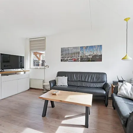 Haringvliet: Coastal Retreat Near And Dunes Holiday home