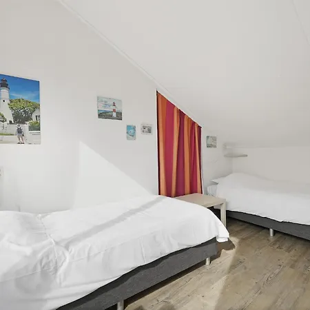 Holiday home Haringvliet: Coastal Retreat Near And Dunes Ouddorp