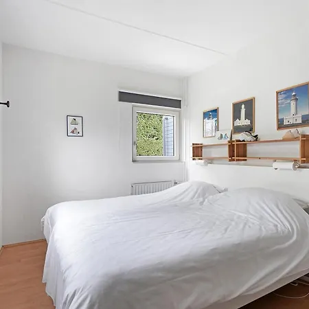 Holiday home Haringvliet: Coastal Retreat Near And Dunes *