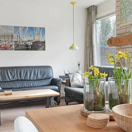 Holiday home Haringvliet: Coastal Retreat Near And Dunes Ouddorp
